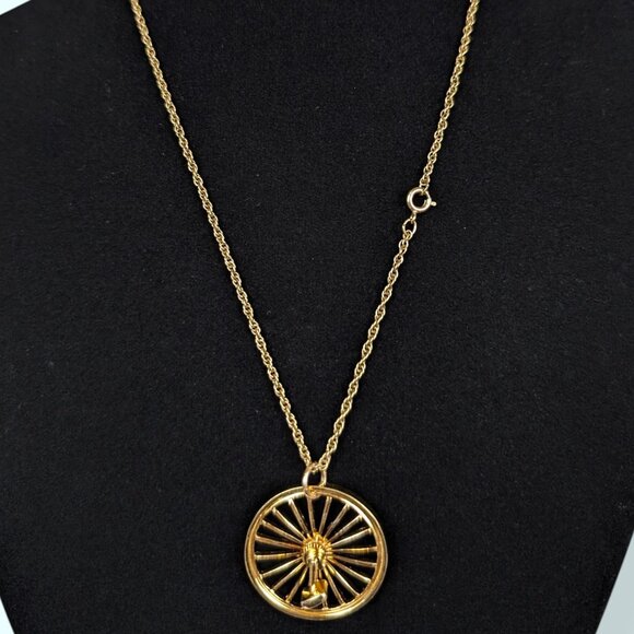 V. Bicycle Wheel Pendant Rope Chain Necklace - Picture 5 of 6
